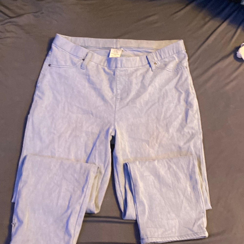White washed blue jeggings (capri style)